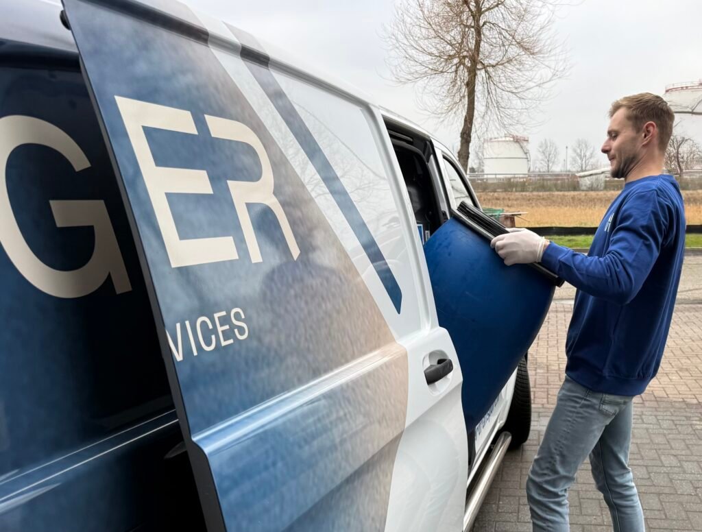 Ervaren chauffeur tijdens transportopdracht
